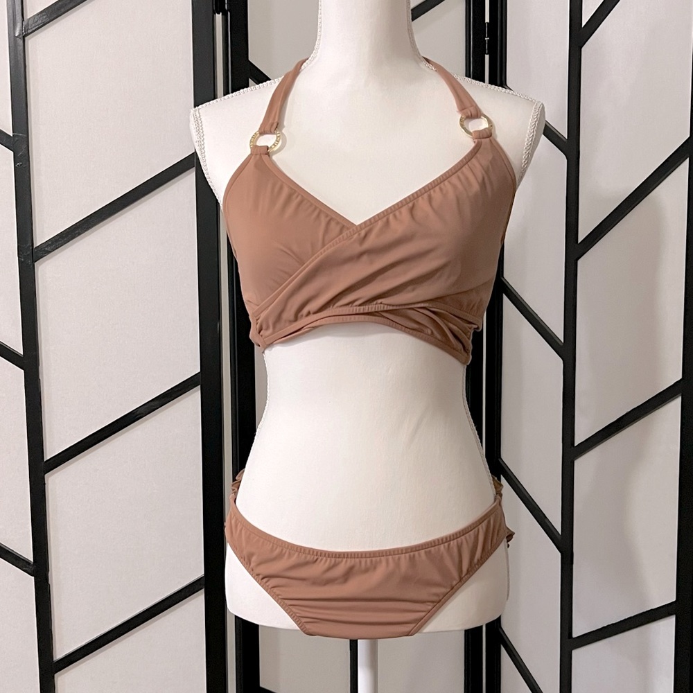 NWOT-Underwire Wrap Top ~Fits a 32DD/34D/36C ~Ruffle Scrunch Back Bottom…